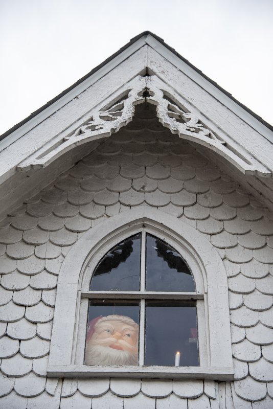 Santa peers out from the attic window at Peggy and Ed Duckworth’s Mulberry Street home.